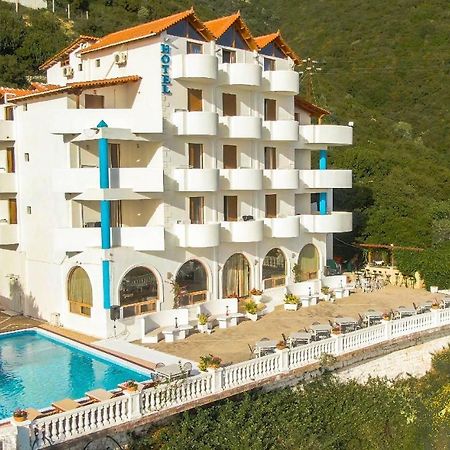 Paradise Lukova Hotel エクステリア 写真