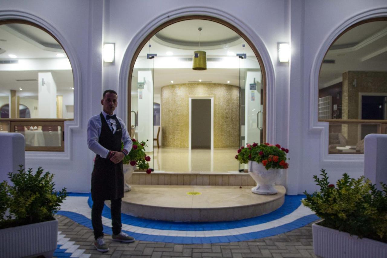 Paradise Lukova Hotel エクステリア 写真