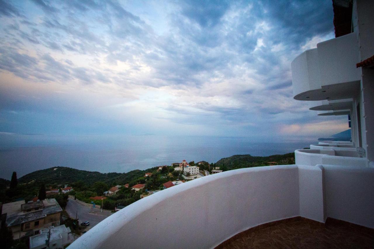 Paradise Lukova Hotel エクステリア 写真