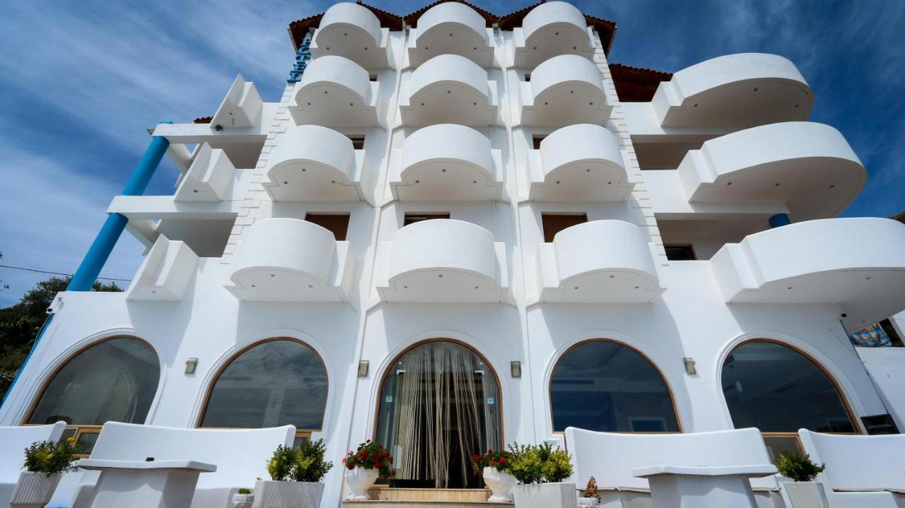 Paradise Lukova Hotel エクステリア 写真