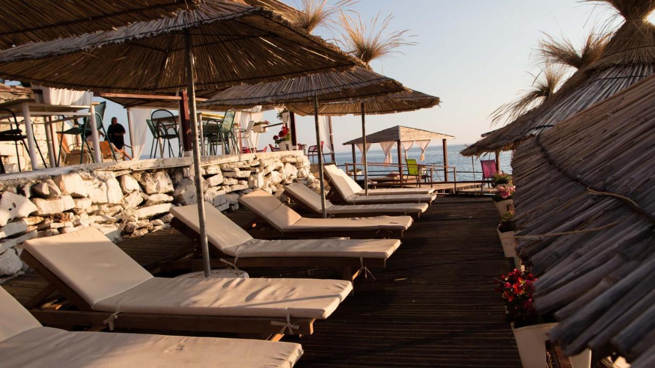 Paradise Lukova Hotel エクステリア 写真