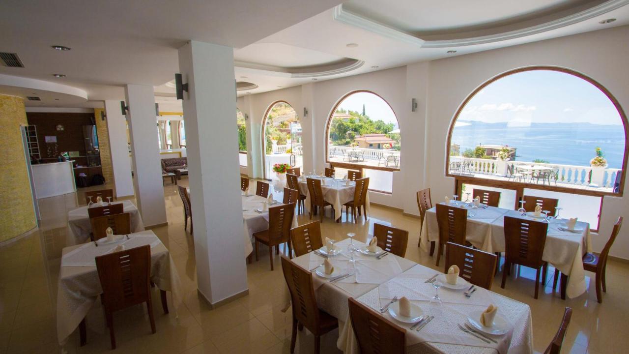 Paradise Lukova Hotel エクステリア 写真