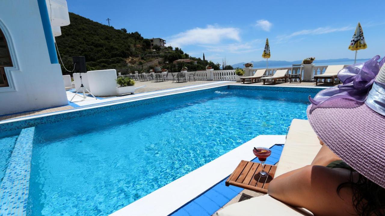 Paradise Lukova Hotel エクステリア 写真