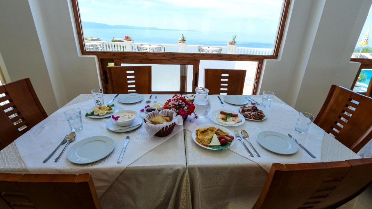 Paradise Lukova Hotel エクステリア 写真