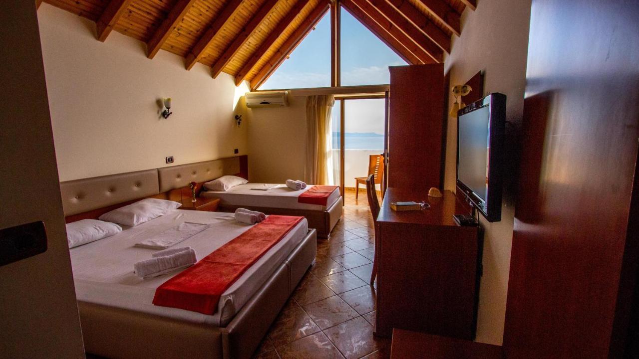 Paradise Lukova Hotel エクステリア 写真