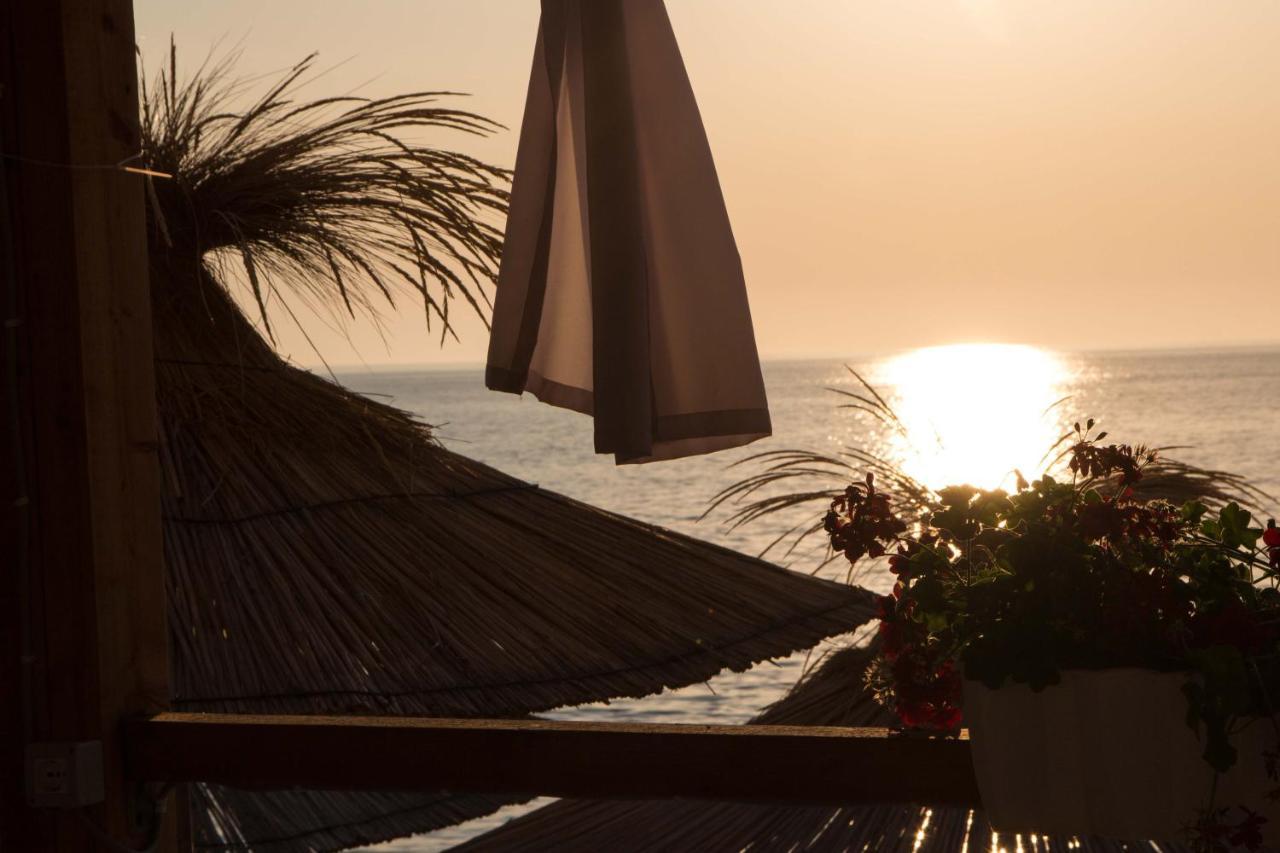 Paradise Lukova Hotel エクステリア 写真