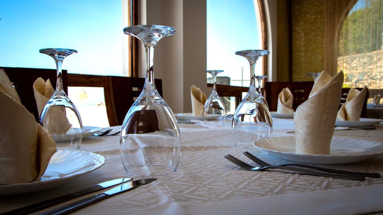 Paradise Lukova Hotel エクステリア 写真