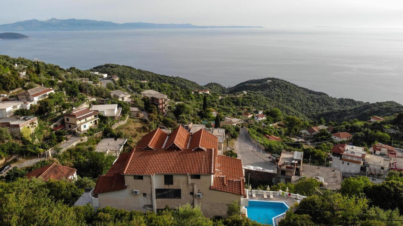 Paradise Lukova Hotel エクステリア 写真