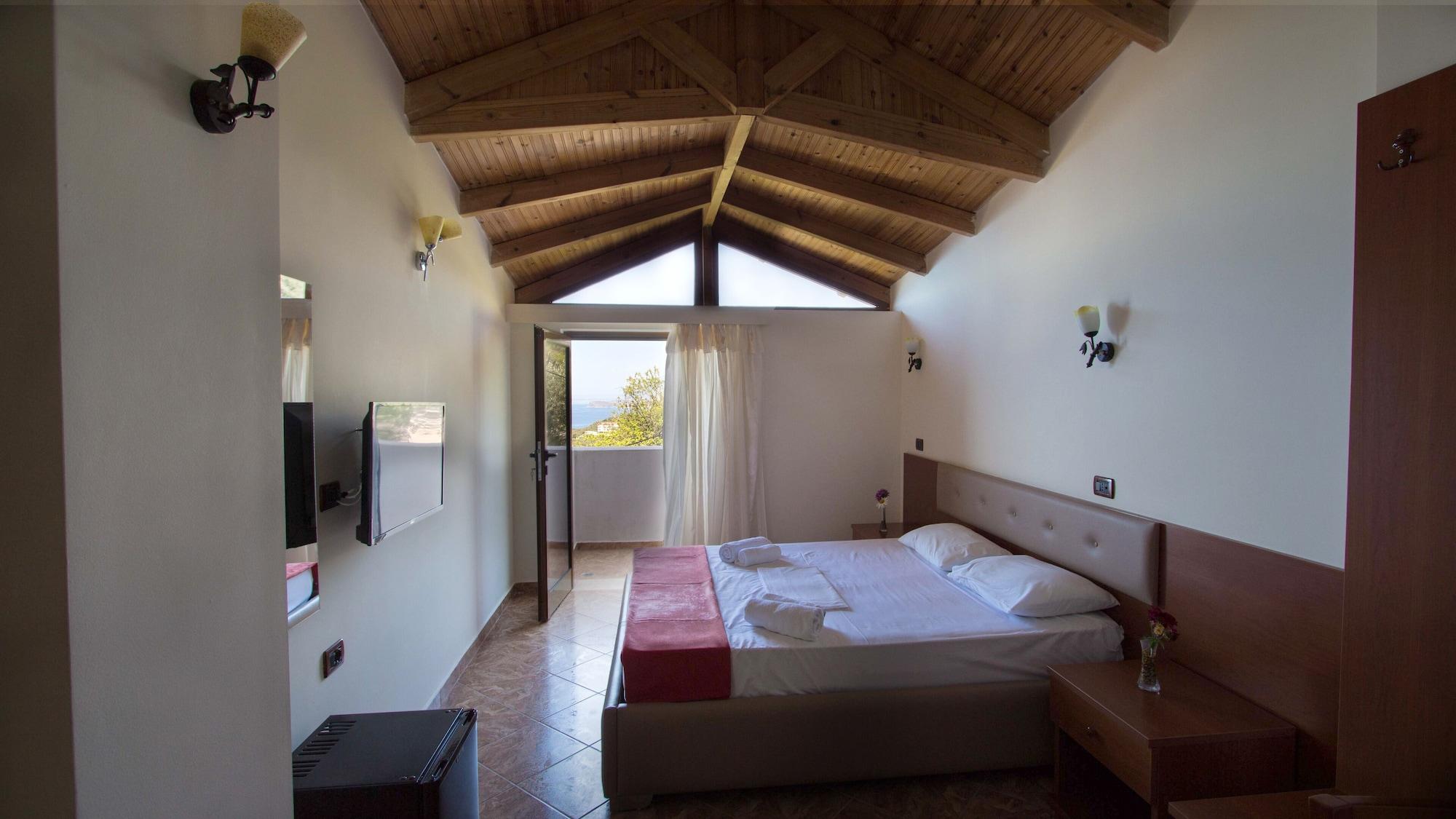 Paradise Lukova Hotel エクステリア 写真