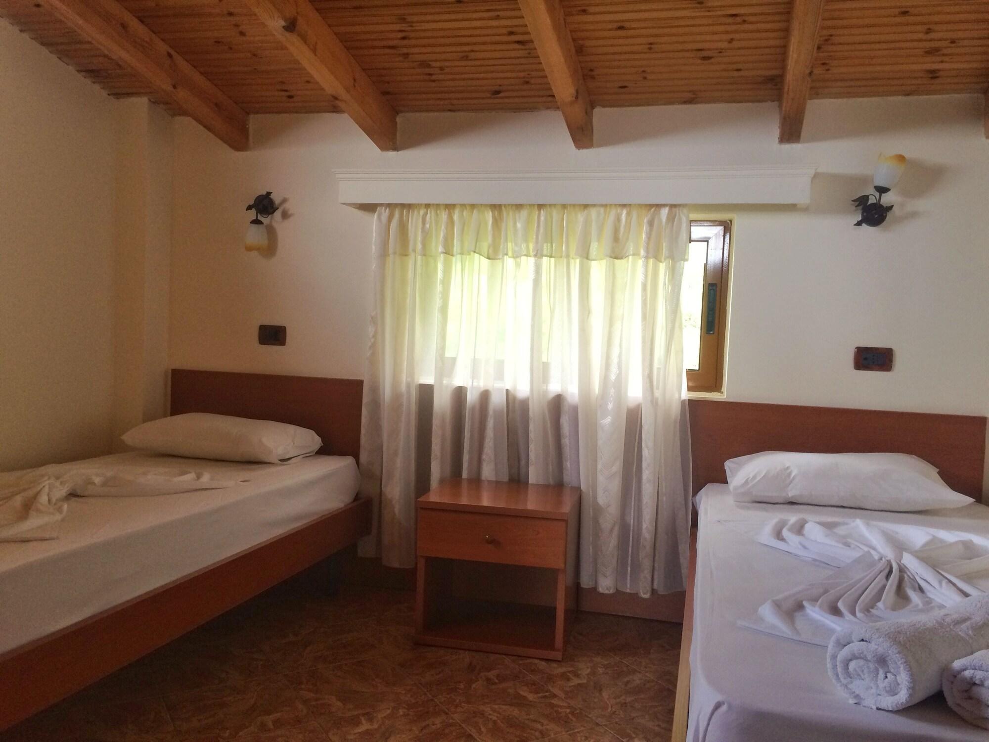 Paradise Lukova Hotel エクステリア 写真