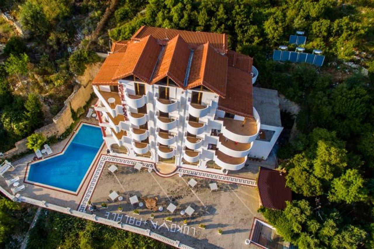 Paradise Lukova Hotel エクステリア 写真