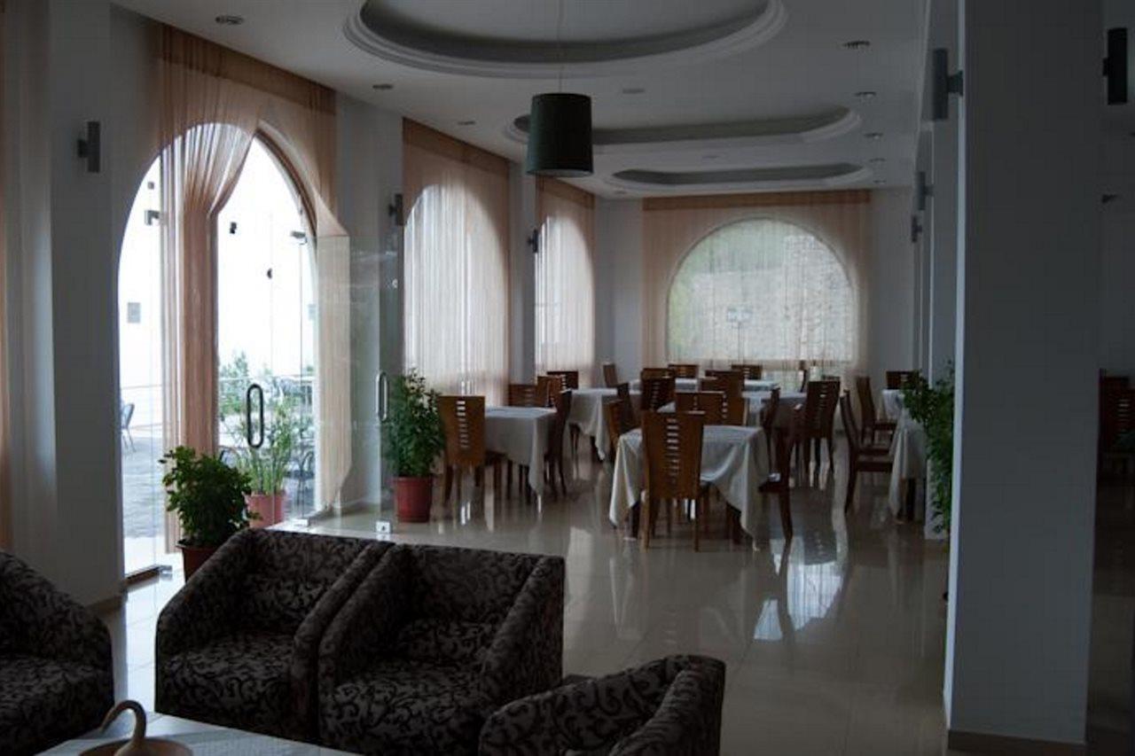 Paradise Lukova Hotel エクステリア 写真