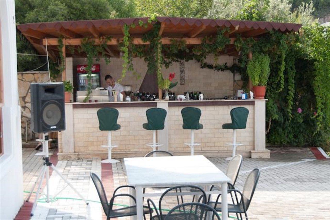 Paradise Lukova Hotel エクステリア 写真