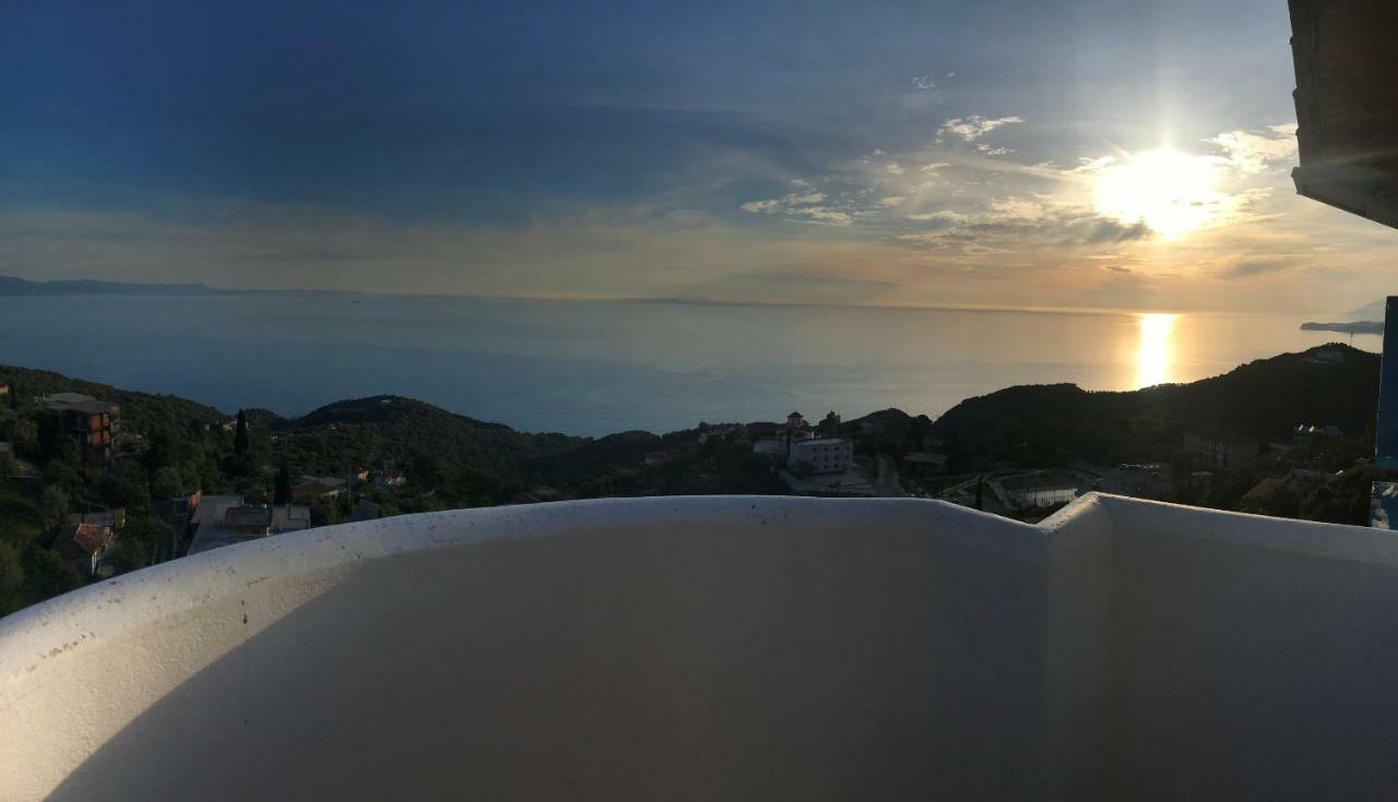 Paradise Lukova Hotel エクステリア 写真