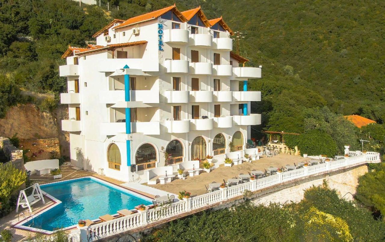 Paradise Lukova Hotel エクステリア 写真