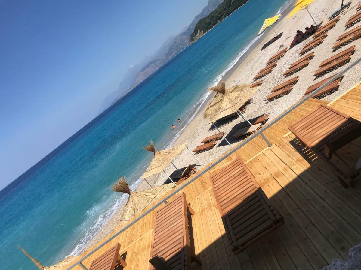 Paradise Lukova Hotel エクステリア 写真
