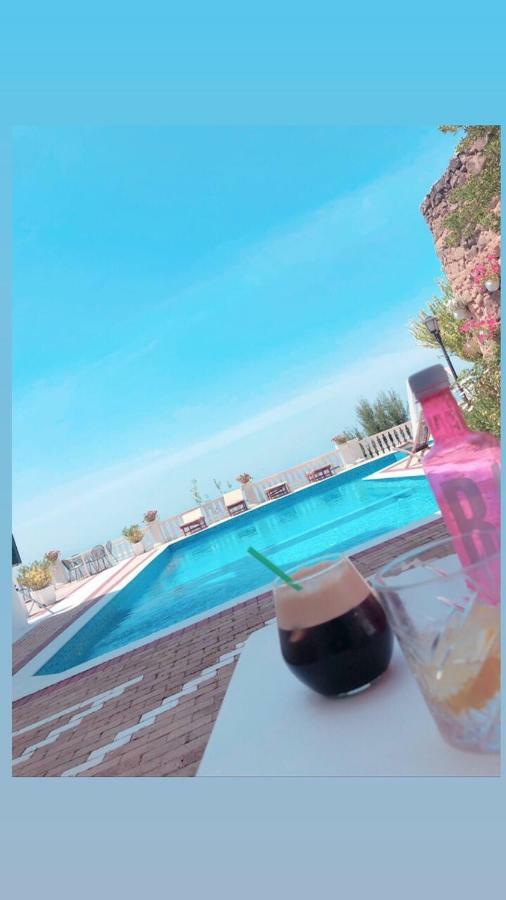 Paradise Lukova Hotel エクステリア 写真