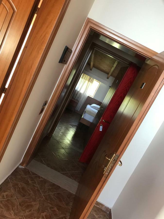 Paradise Lukova Hotel エクステリア 写真