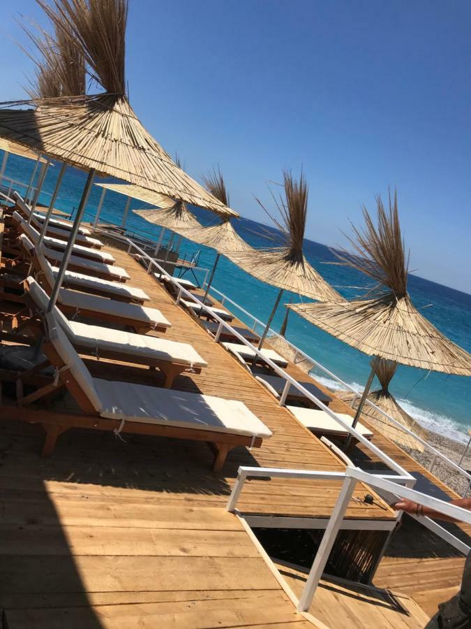 Paradise Lukova Hotel エクステリア 写真