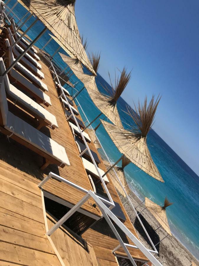 Paradise Lukova Hotel エクステリア 写真